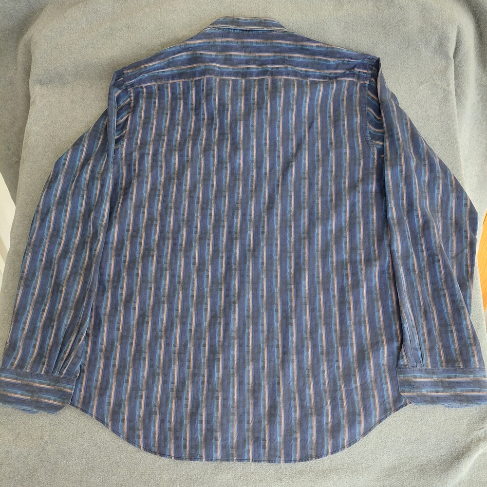 This sophisticated Bugatchi Uomo button-down feat… - image 4